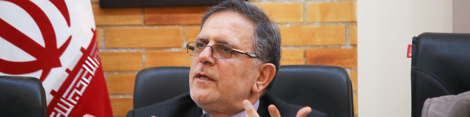 ولی اله سیف: نرخ ارز در ماه‌های بهمن و اسفند کاهش می‌یابد
